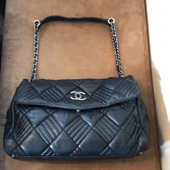 CHANEL Handbags - 💯% Authentic Chanel shoulder bag